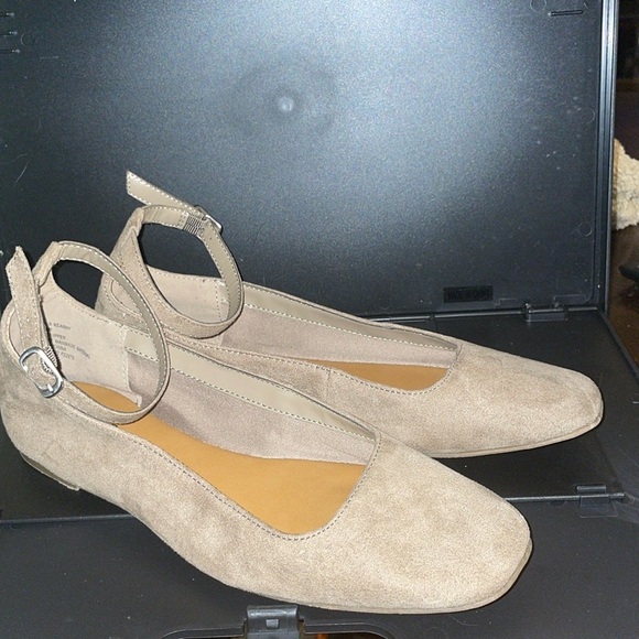 ana Tan Women's Ballet Flats - Picture 2 of 7